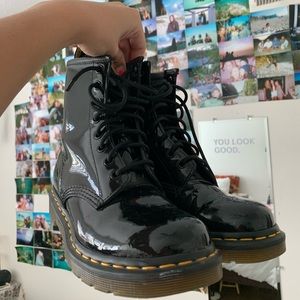 1460 Women’s Patent Leather Lace up boots